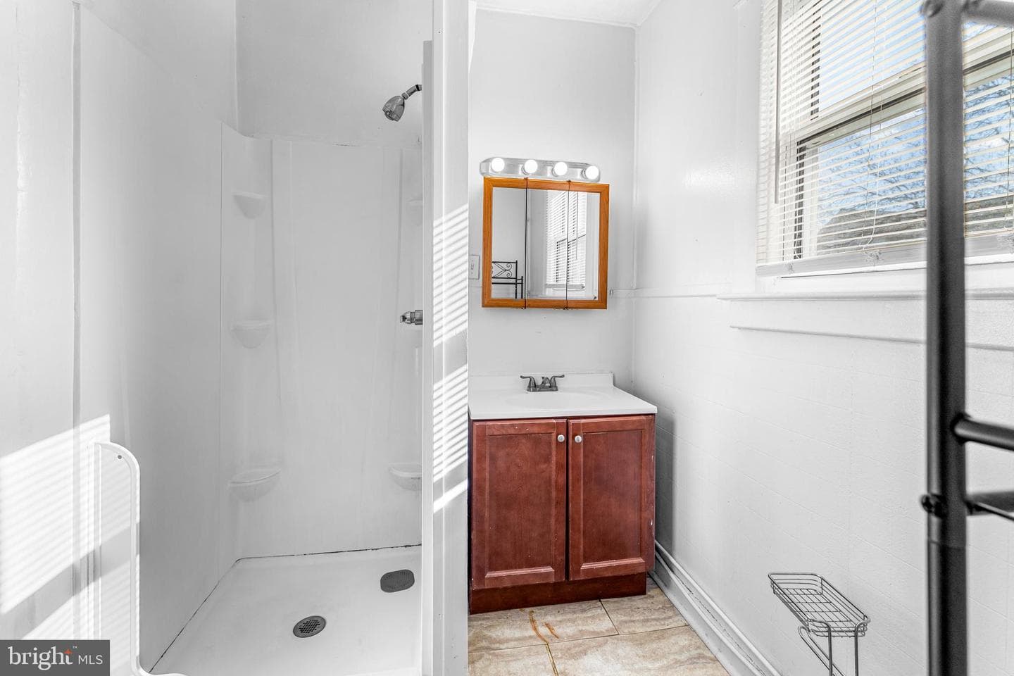 608 Tunbridge Road photo 21