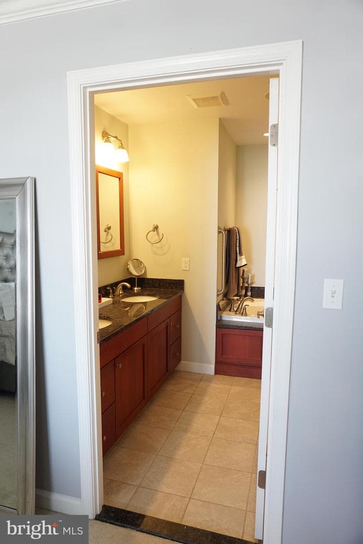 100 Harborview Drive #611 photo 21