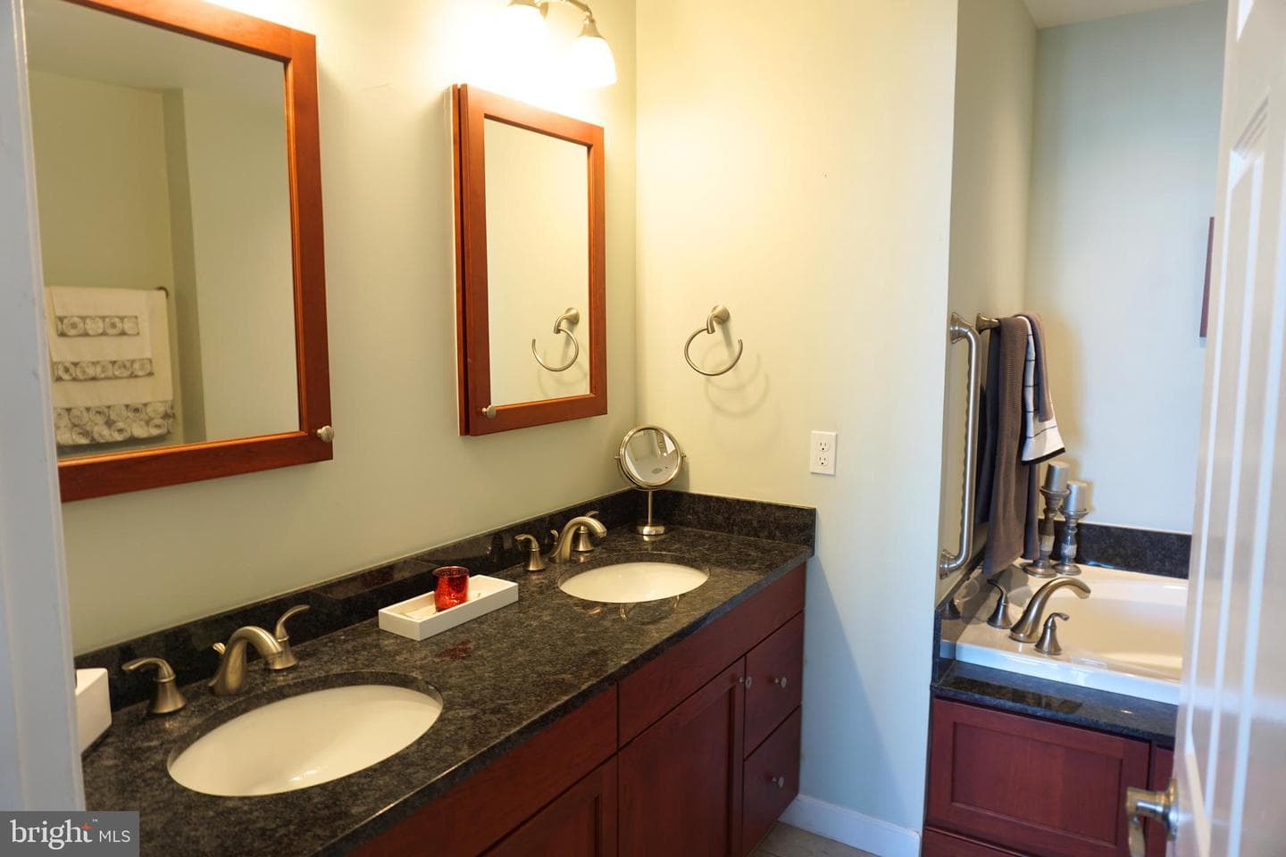 100 Harborview Drive #611 photo 23
