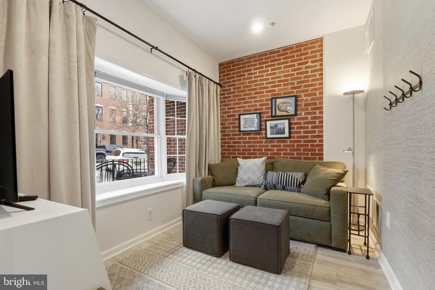 2113 Essex Street photo 4