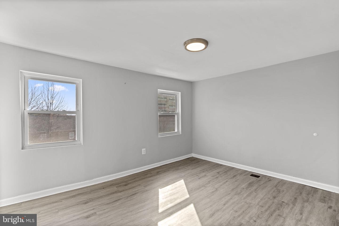 853 W Fayette Street photo 20