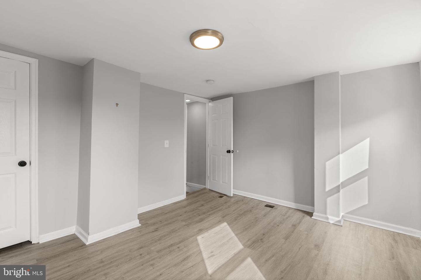 853 W Fayette Street photo 21