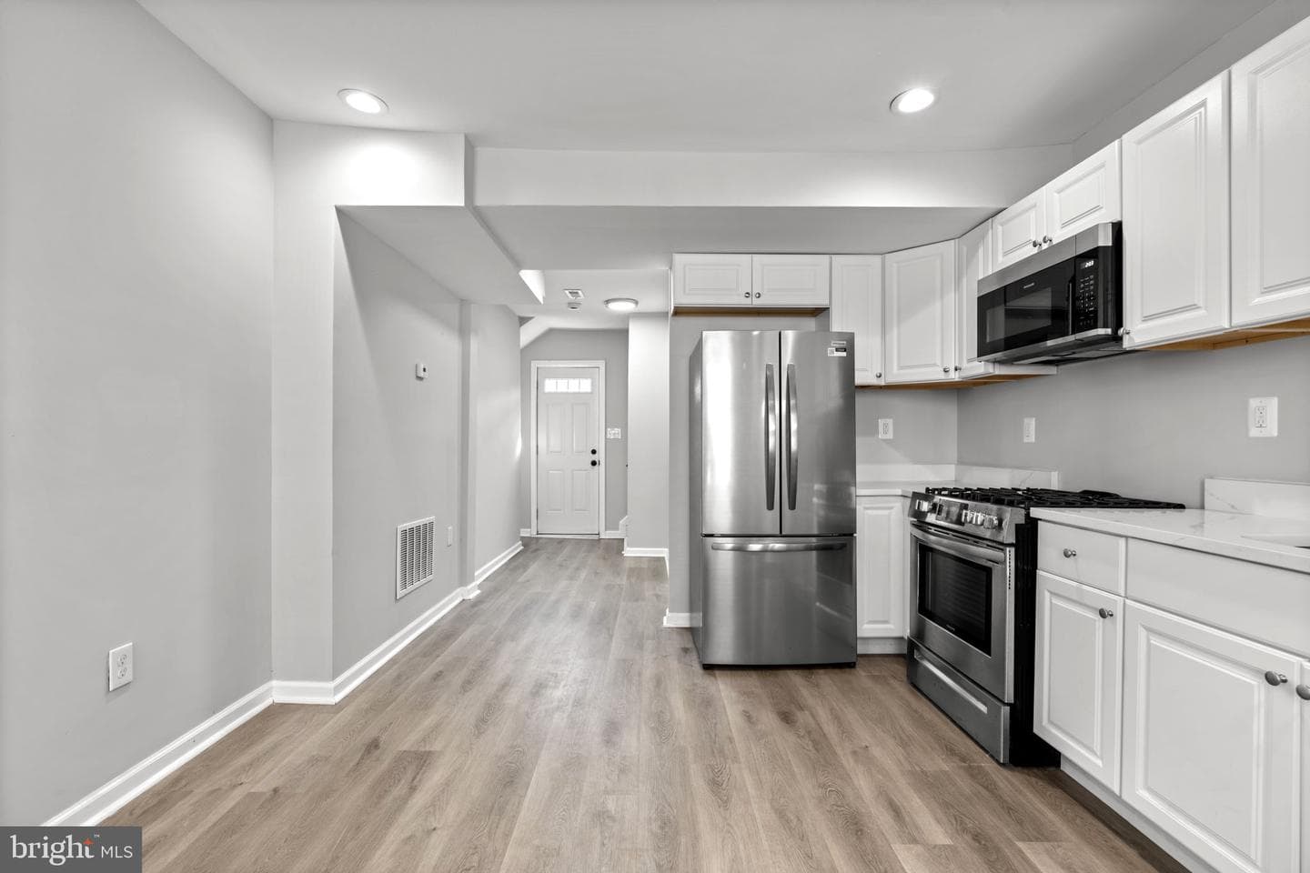 853 W Fayette Street photo 3
