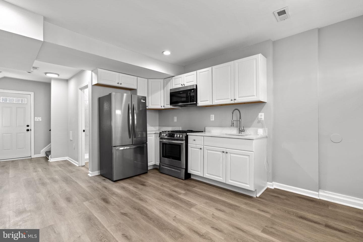 853 W Fayette Street photo 4