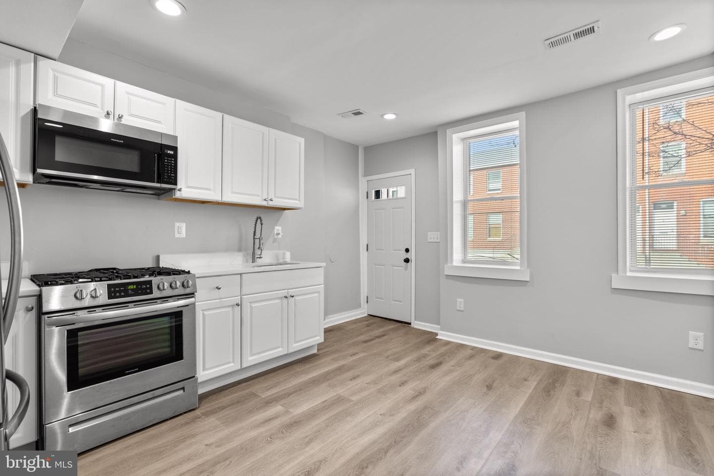 853 W Fayette Street photo 5