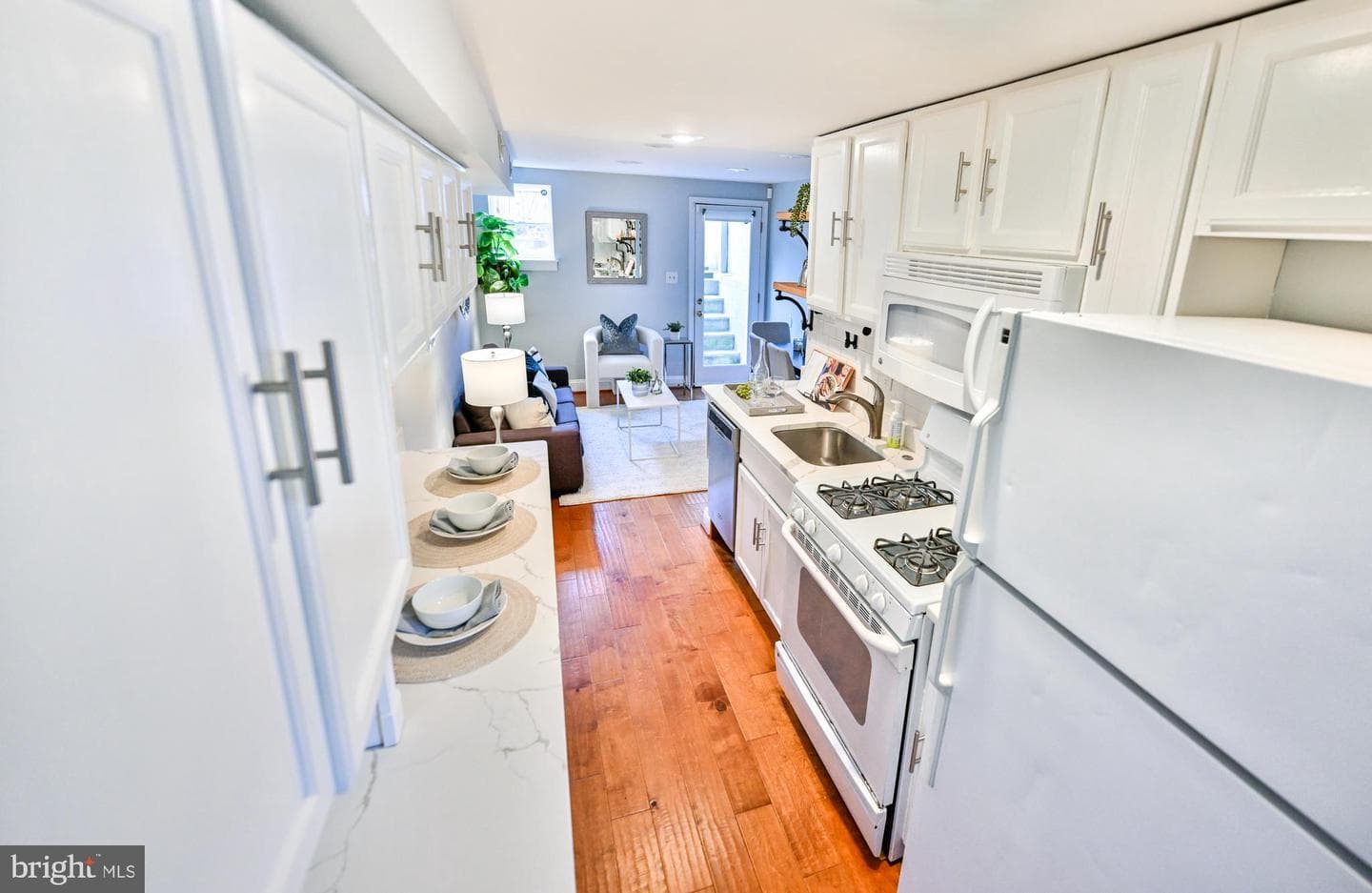 1601 Marshall Street photo 2