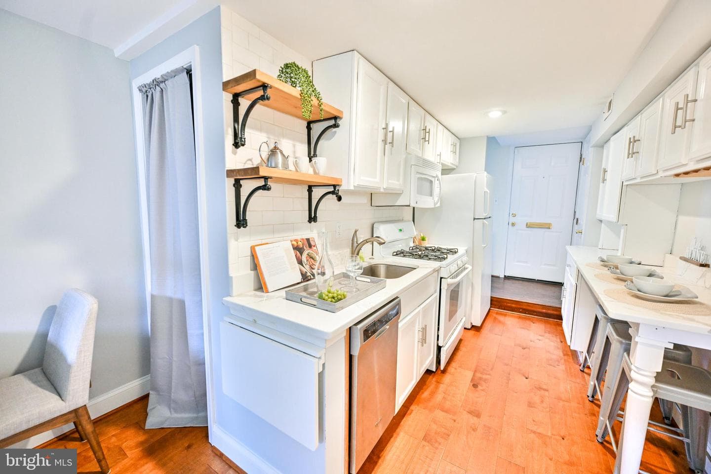1601 Marshall Street photo 8