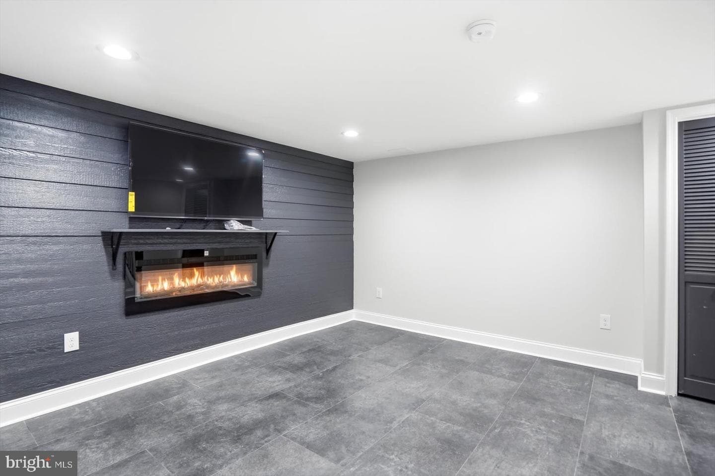 3022 E Federal Street photo 17