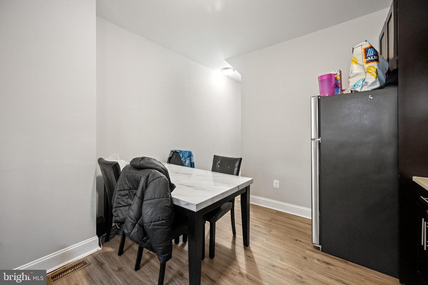 2730 Baker Street photo 9