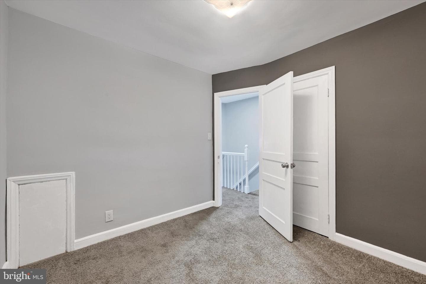 2036 Deering Avenue photo 11