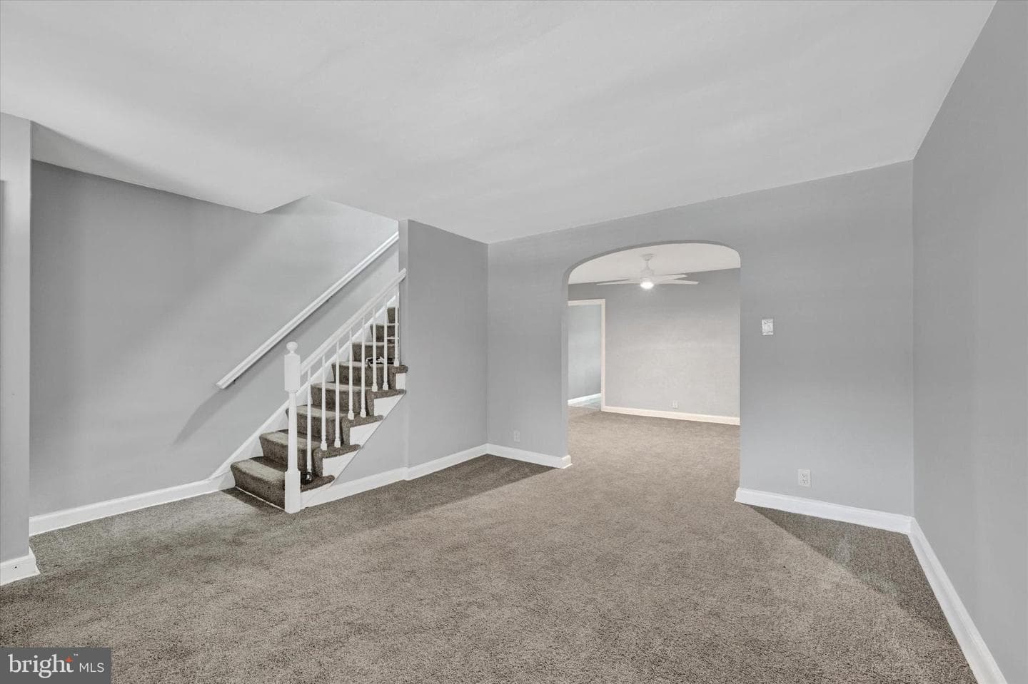 2036 Deering Avenue photo 2