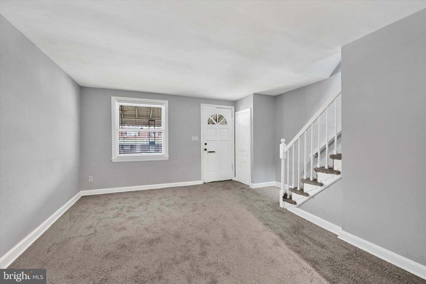 2036 Deering Avenue photo 3