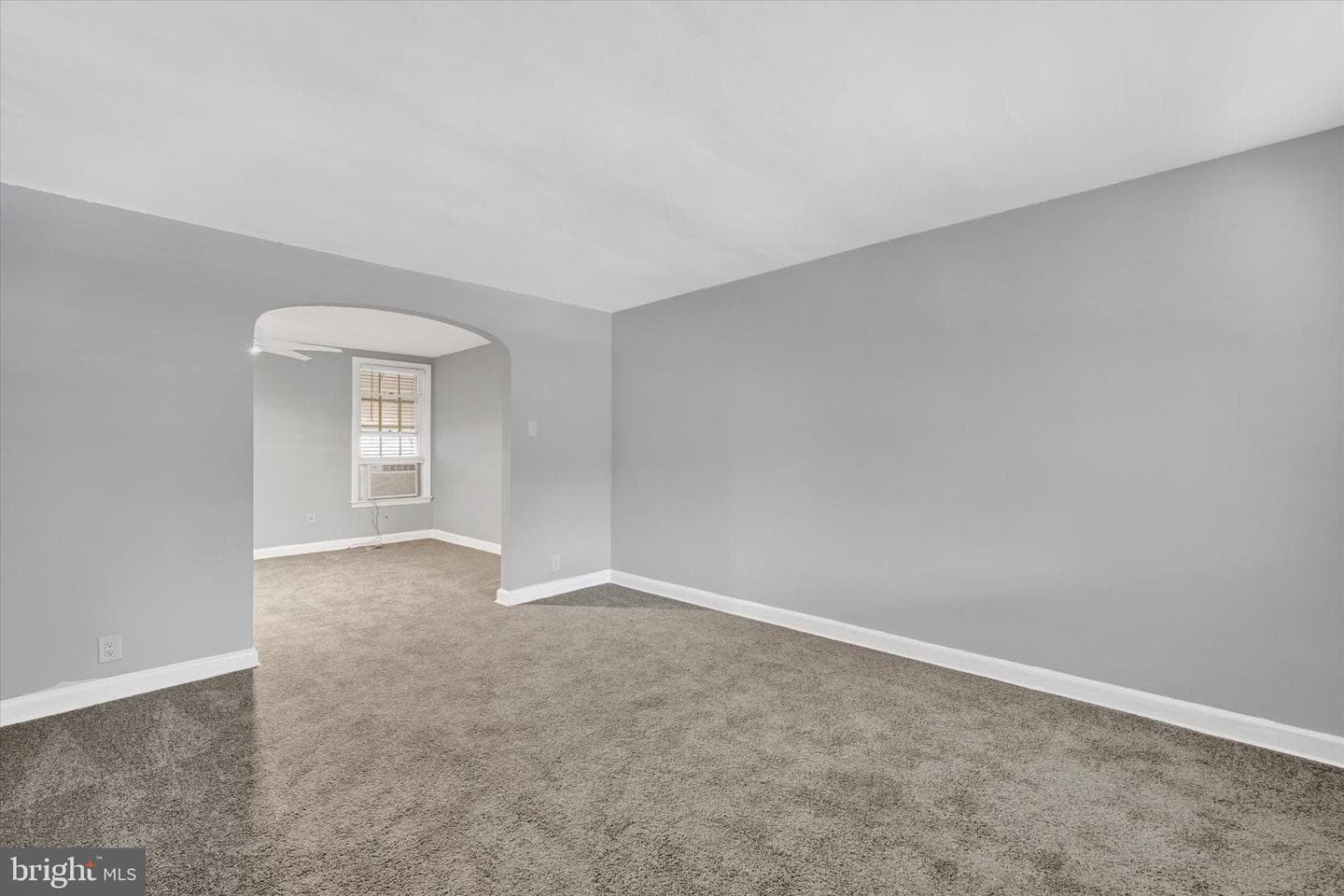 2036 Deering Avenue photo 4