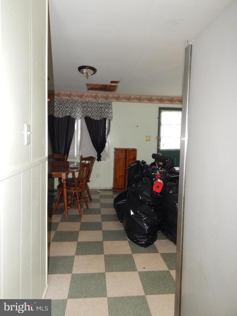 2717 Wegworth Lane photo 4