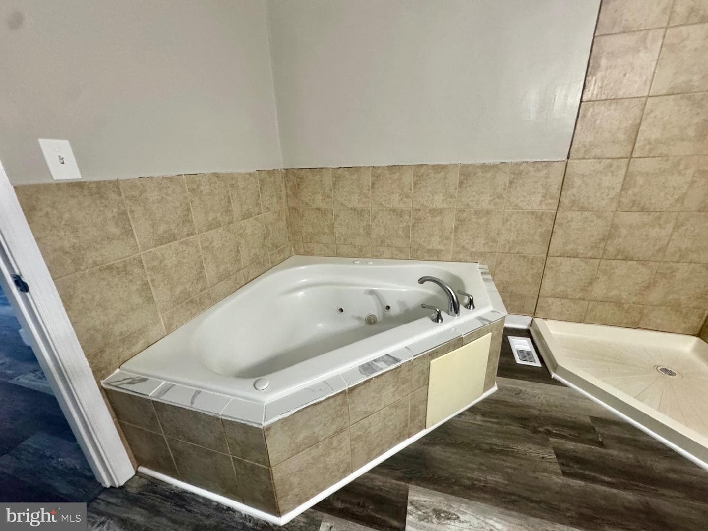 3003 Chelsea Ter photo 18