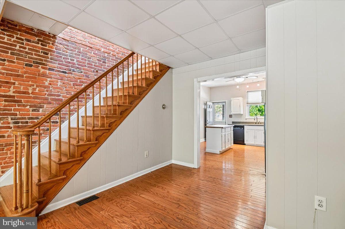3720 Foster Avenue photo 12