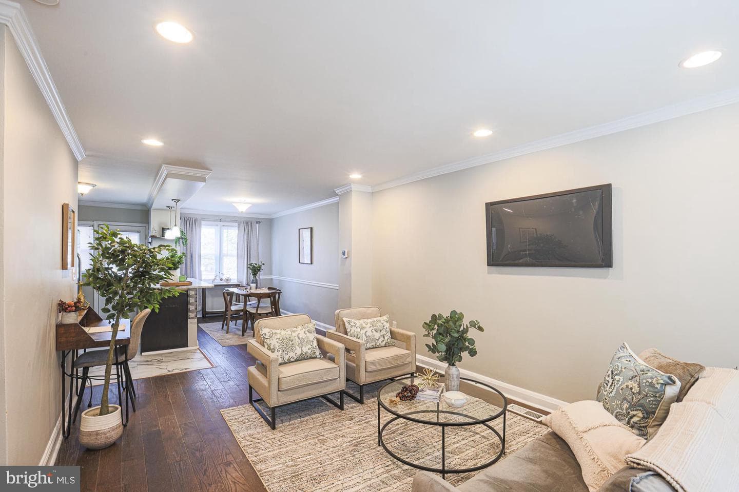 1322 Limit Avenue photo 4