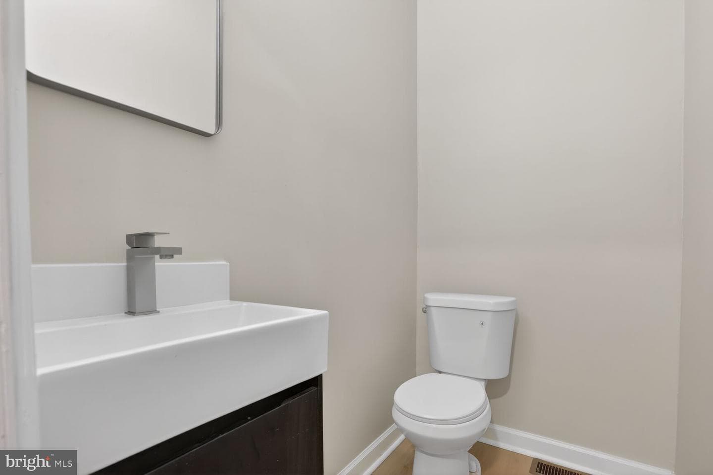 504 E 43rd Street photo 9