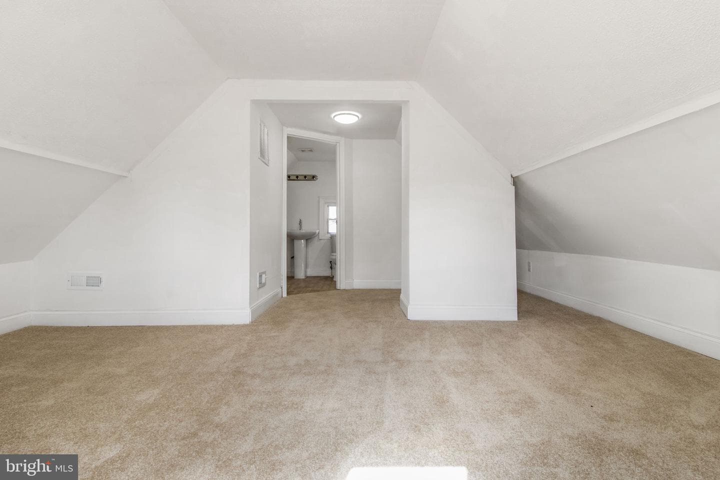 5327 Hamlin Avenue photo 16