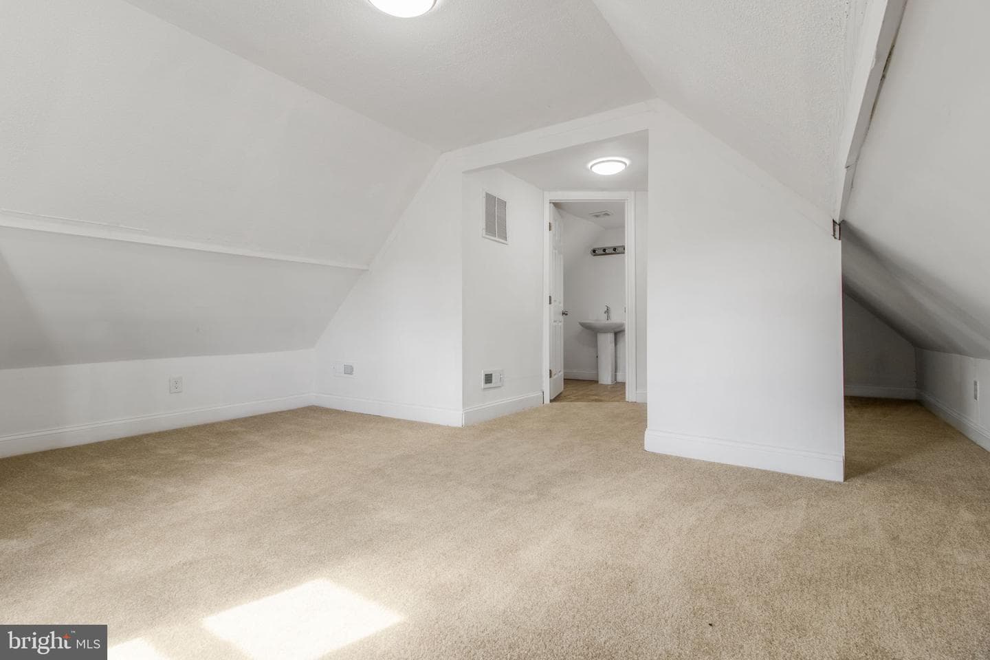 5327 Hamlin Avenue photo 17