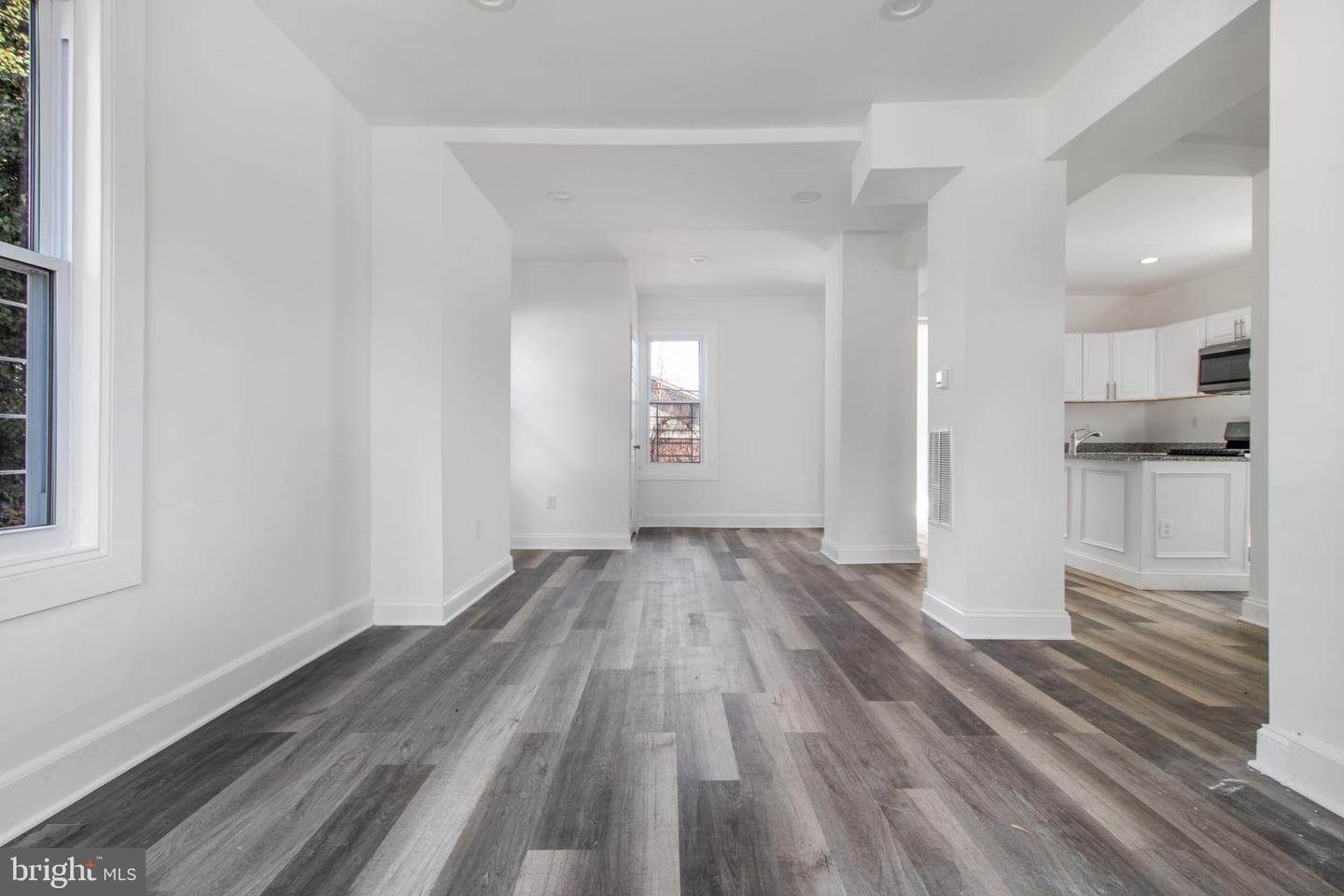 5327 Hamlin Avenue photo 27