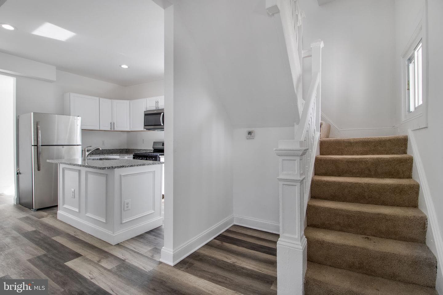 5327 Hamlin Avenue photo 28