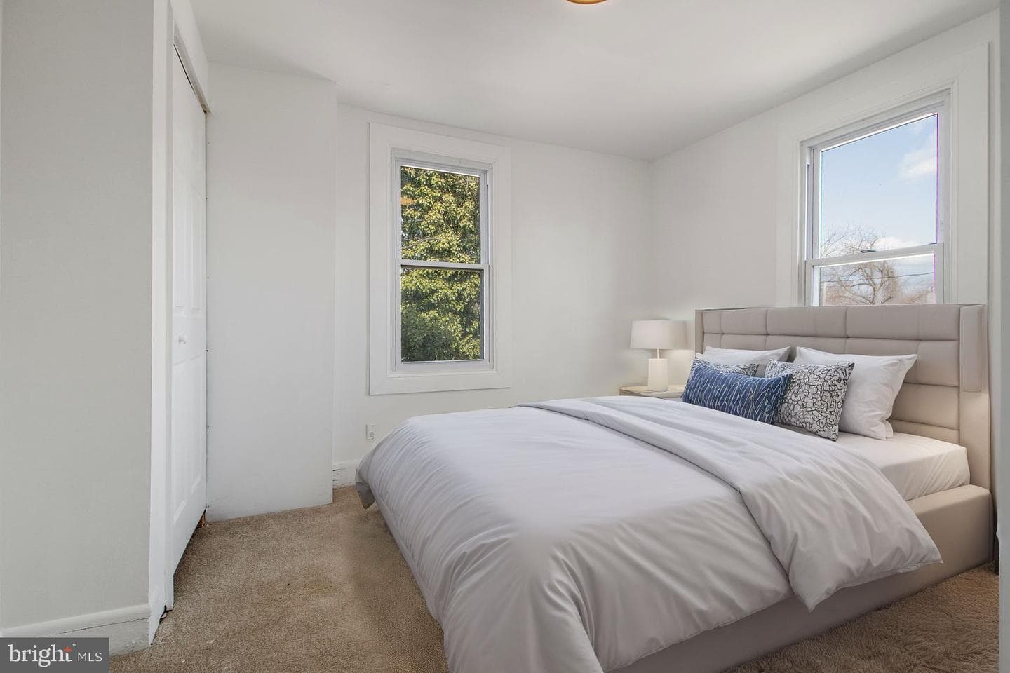 5327 Hamlin Avenue photo 34