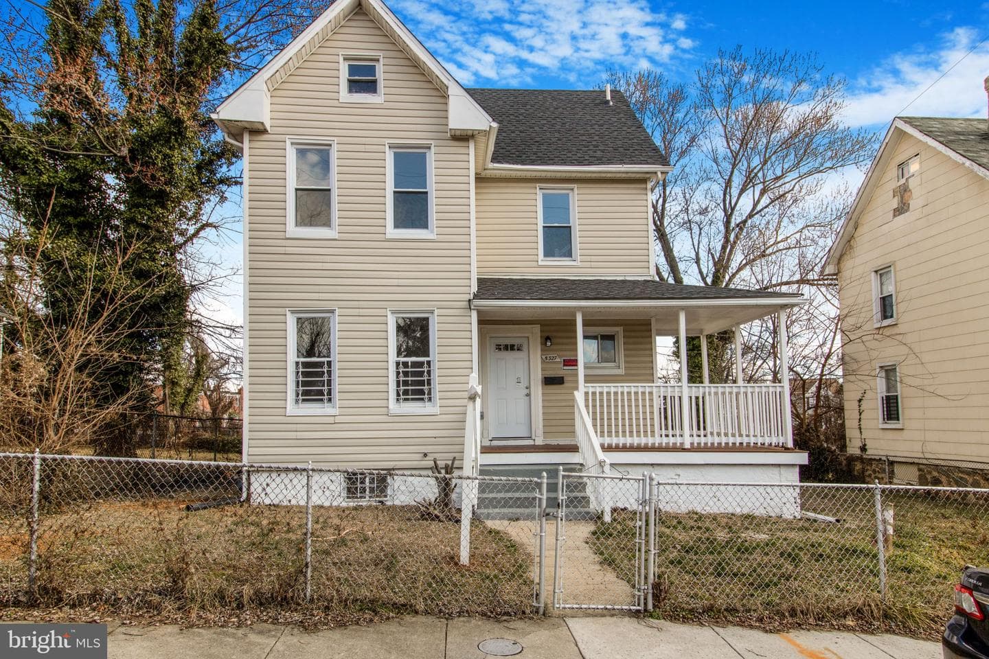 5327 Hamlin Avenue photo 4