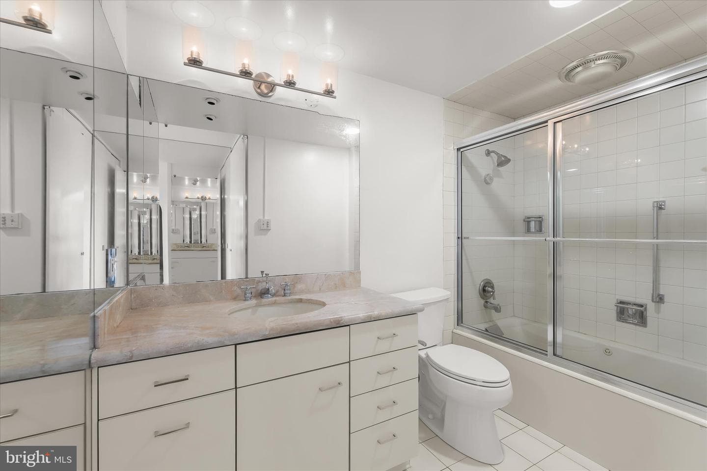 4000 N Charles Street N #312 photo 29
