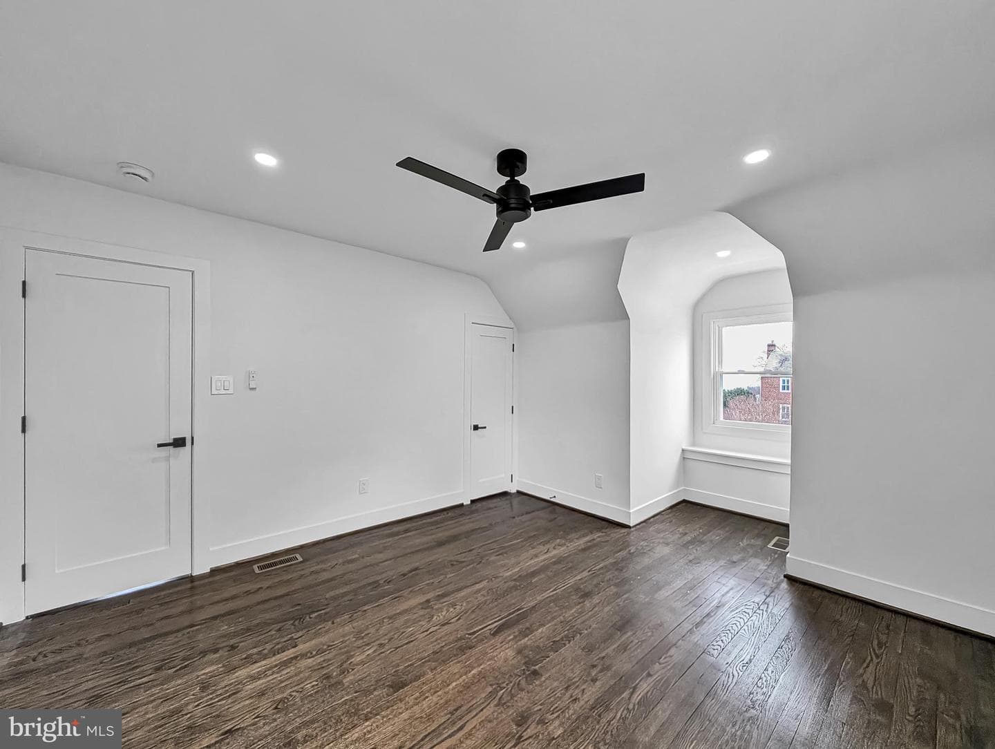 4902 Walther Avenue photo 24