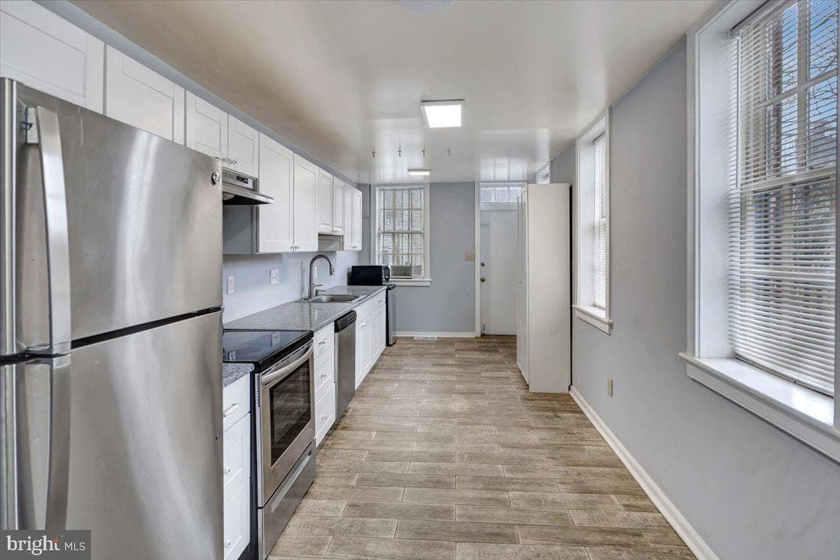 659 Portland Street photo 11