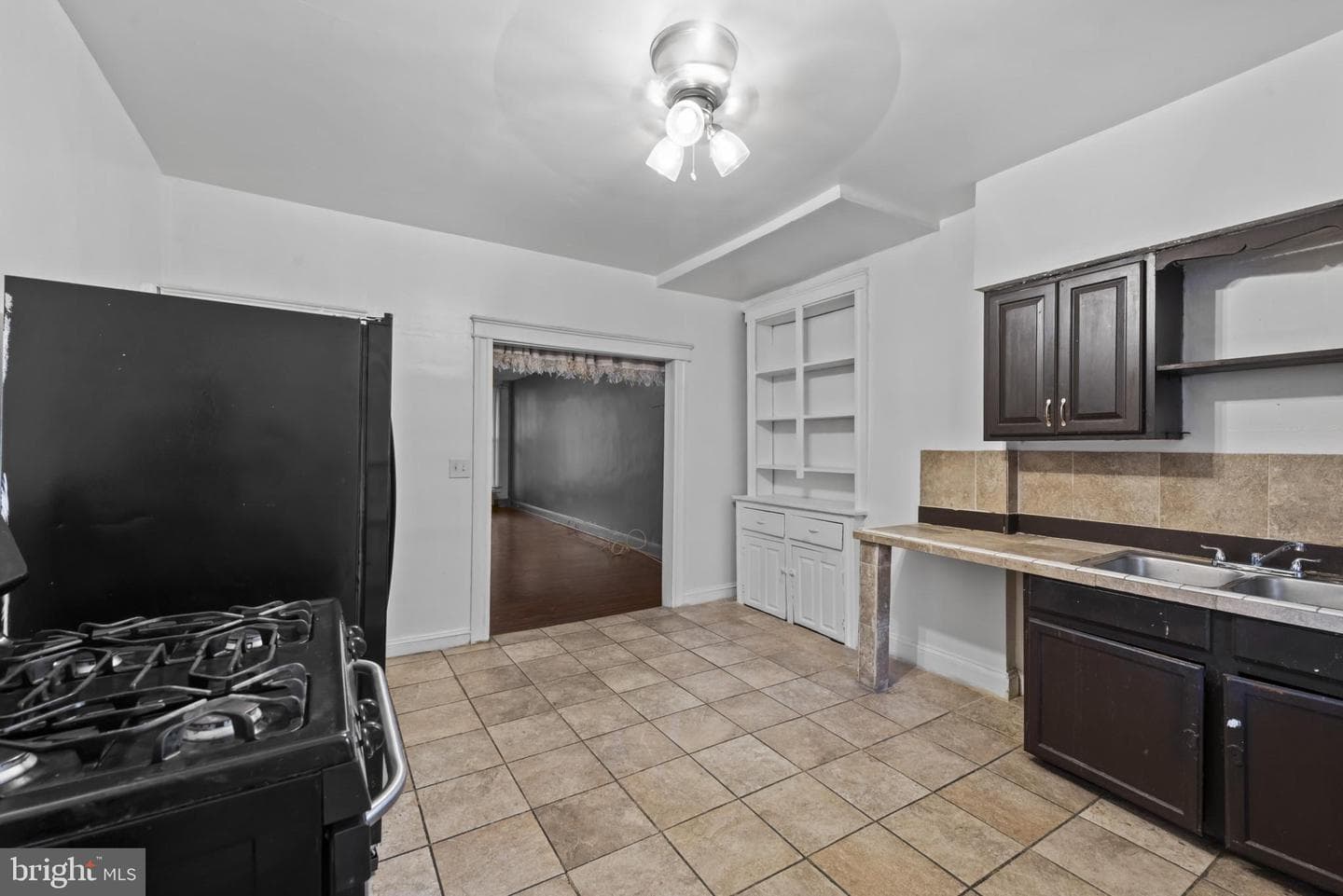 435 Ilchester Avenue photo 13