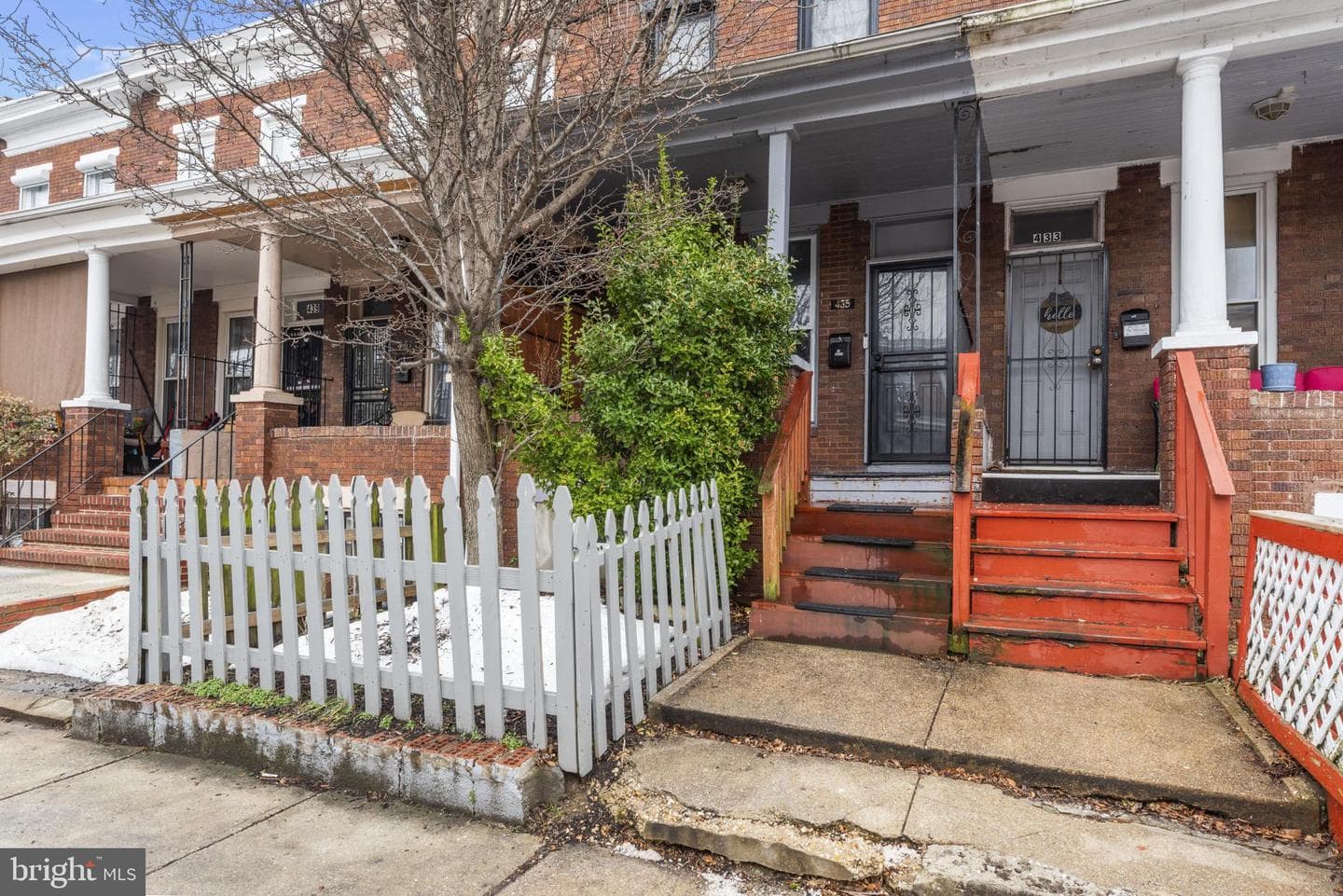 435 Ilchester Avenue photo 2