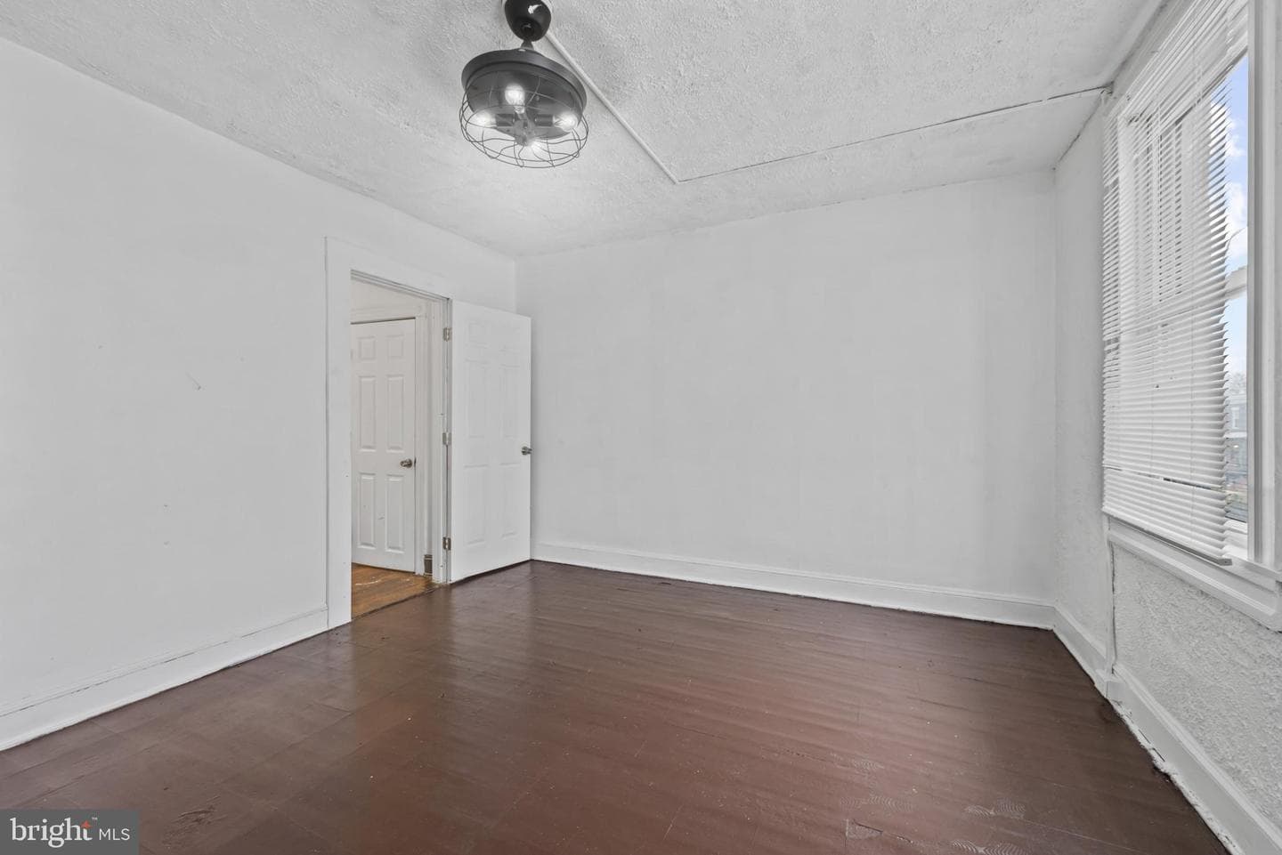 435 Ilchester Avenue photo 25
