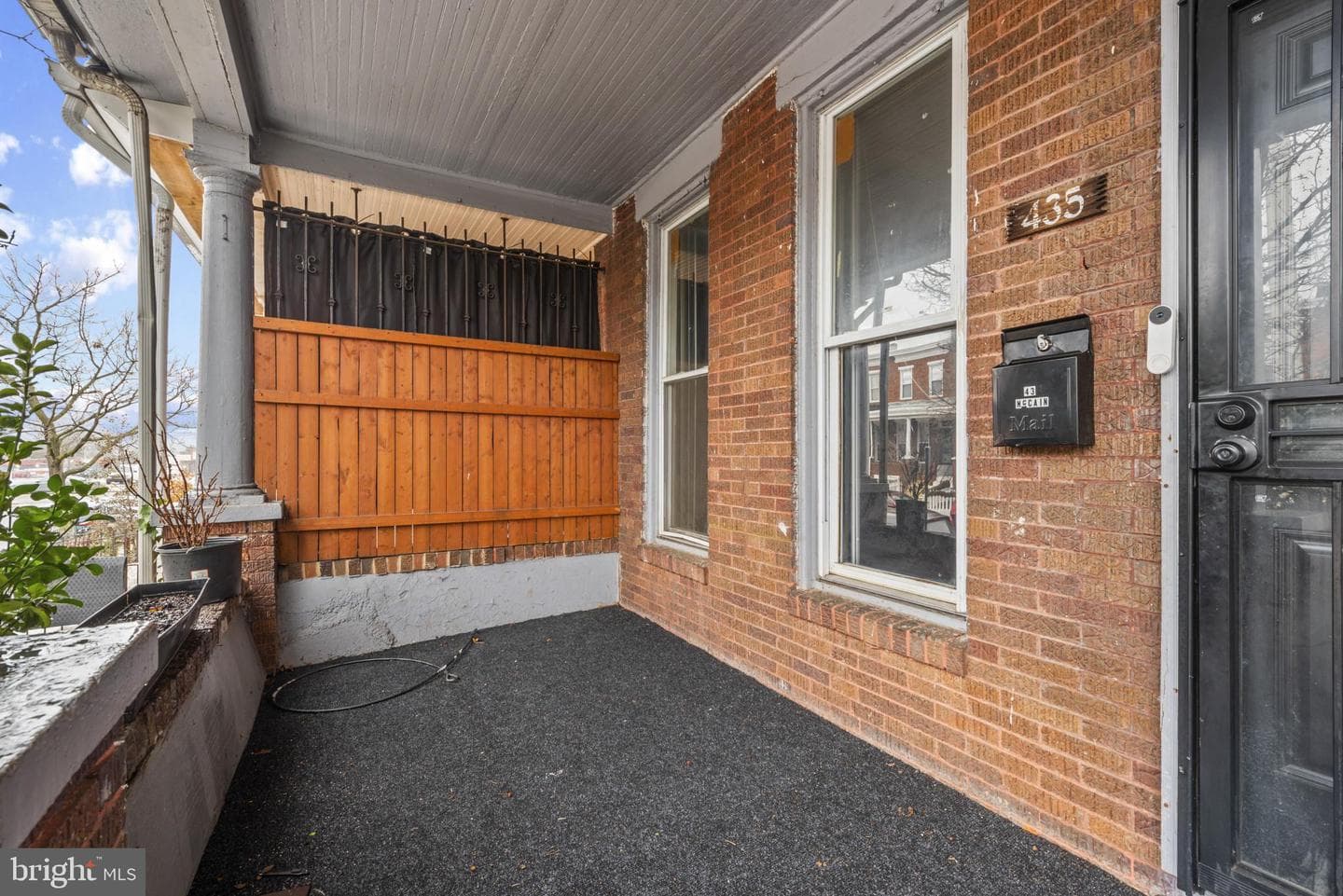 435 Ilchester Avenue photo 3