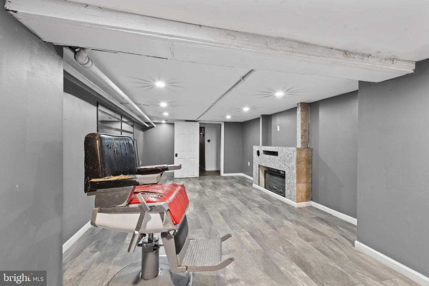 435 Ilchester Avenue photo 31