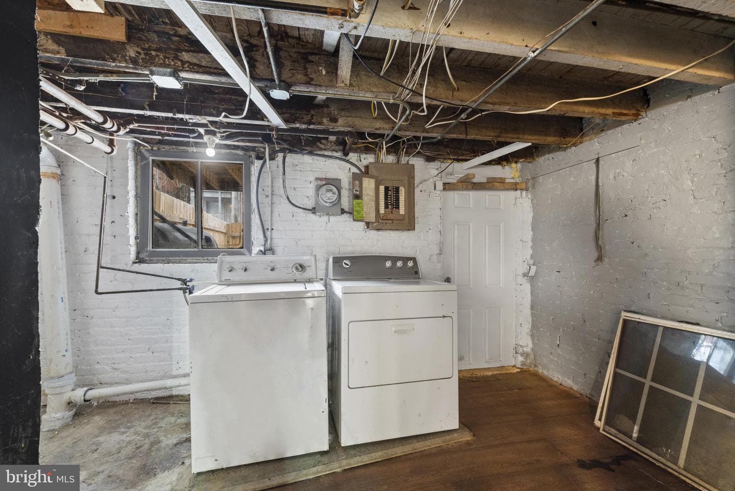 435 Ilchester Avenue photo 33