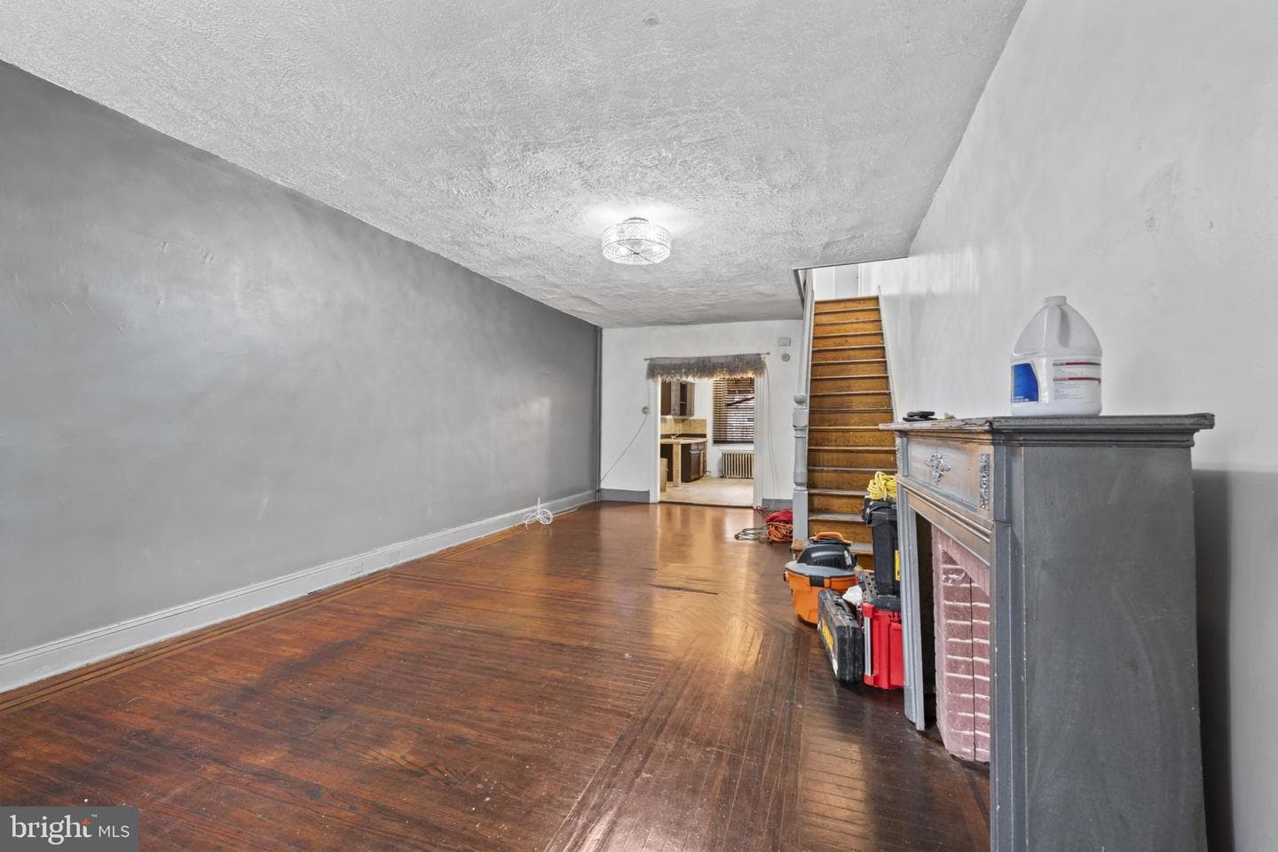 435 Ilchester Avenue photo 4