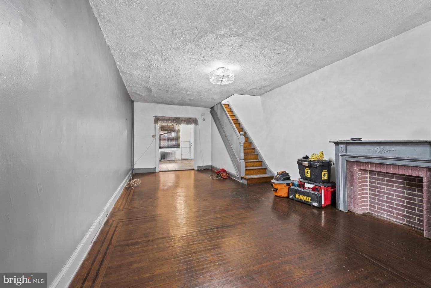 435 Ilchester Avenue photo 5