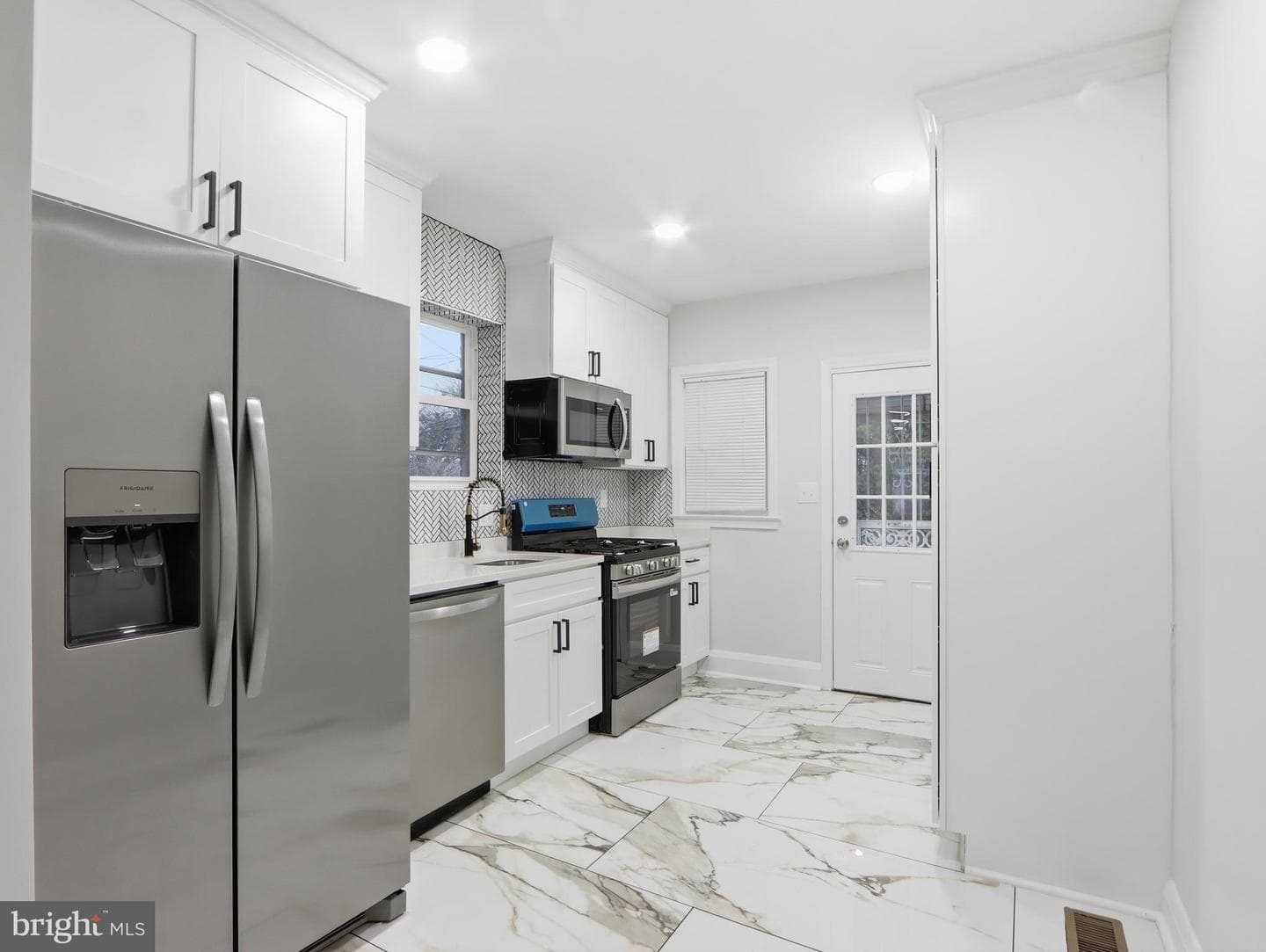 5607 Ready Avenue photo 11