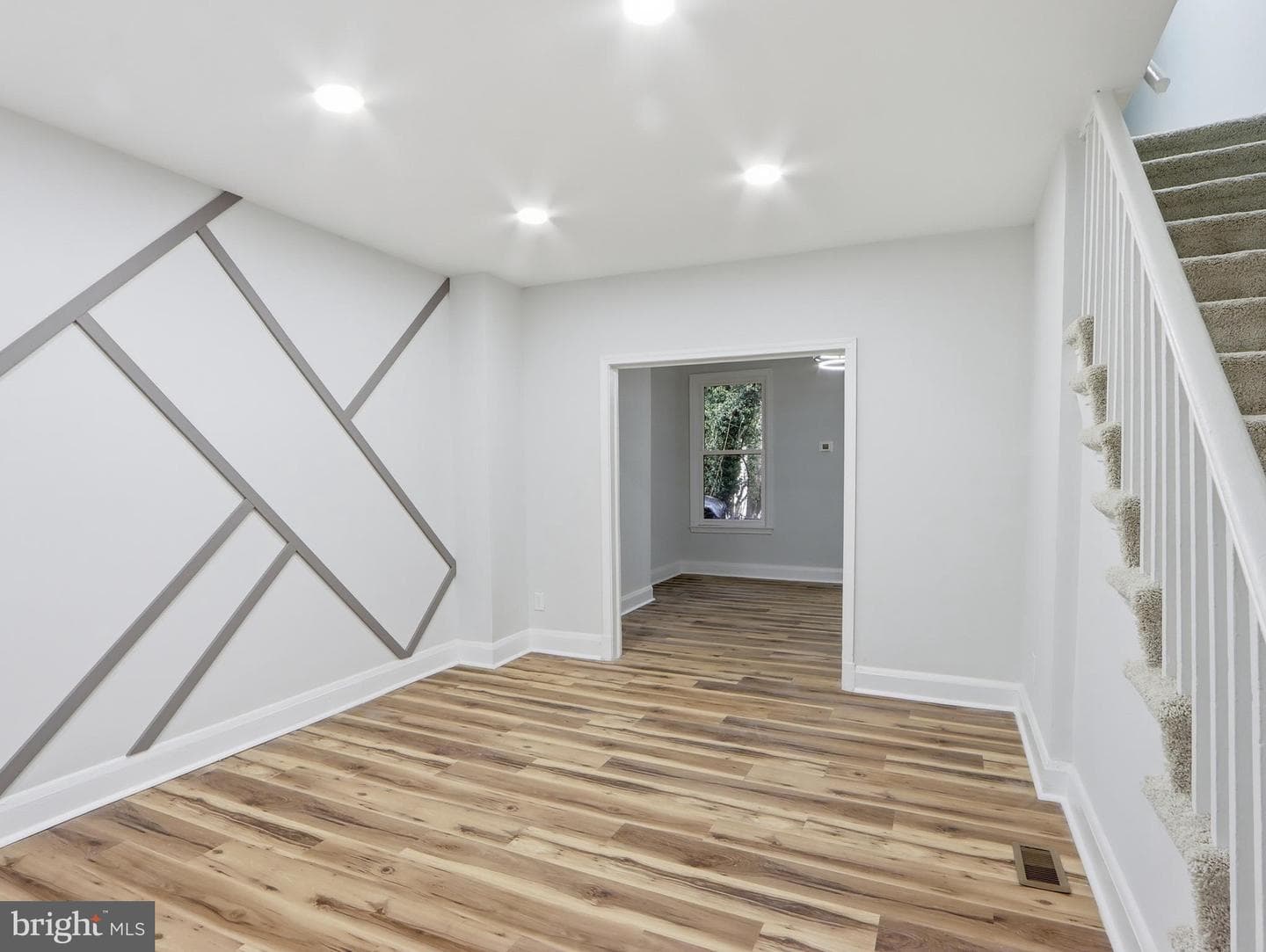 5607 Ready Avenue photo 4