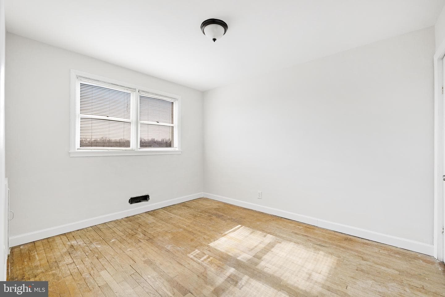 4629 Chatford Avenue photo 28