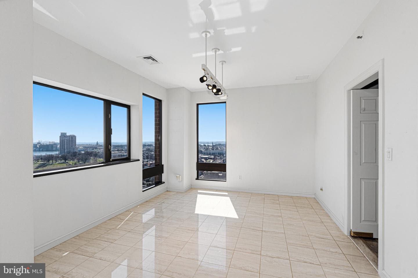 10 E Lee Street #1801 photo 31