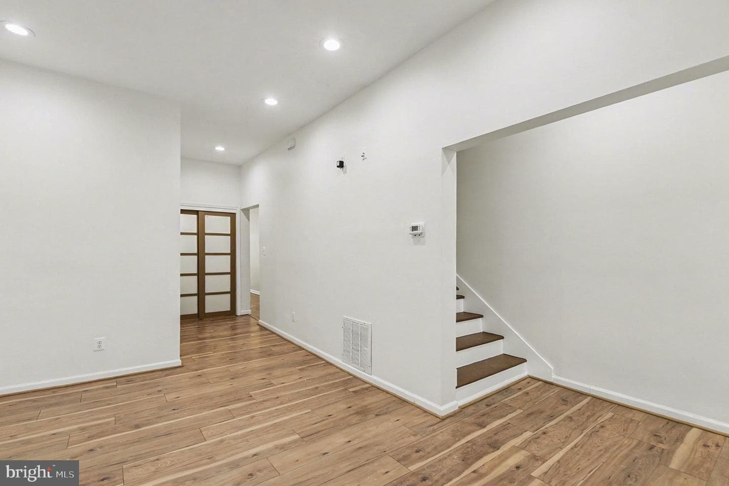 829 E Chase Street photo 10