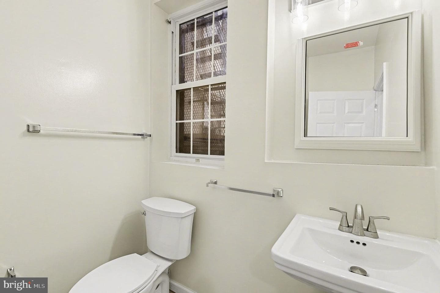 829 E Chase Street photo 15