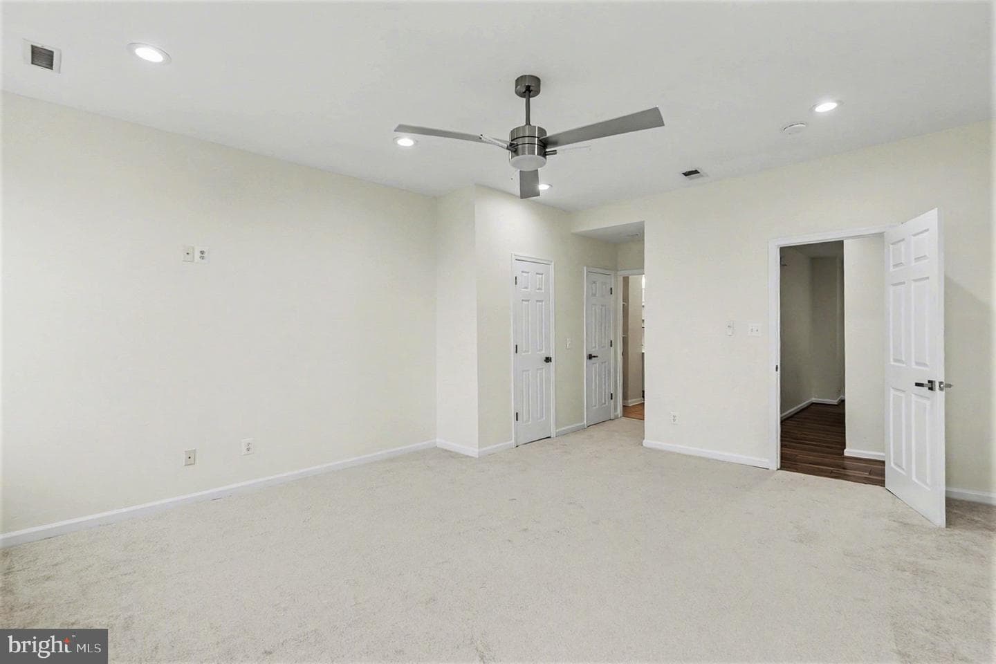 829 E Chase Street photo 17