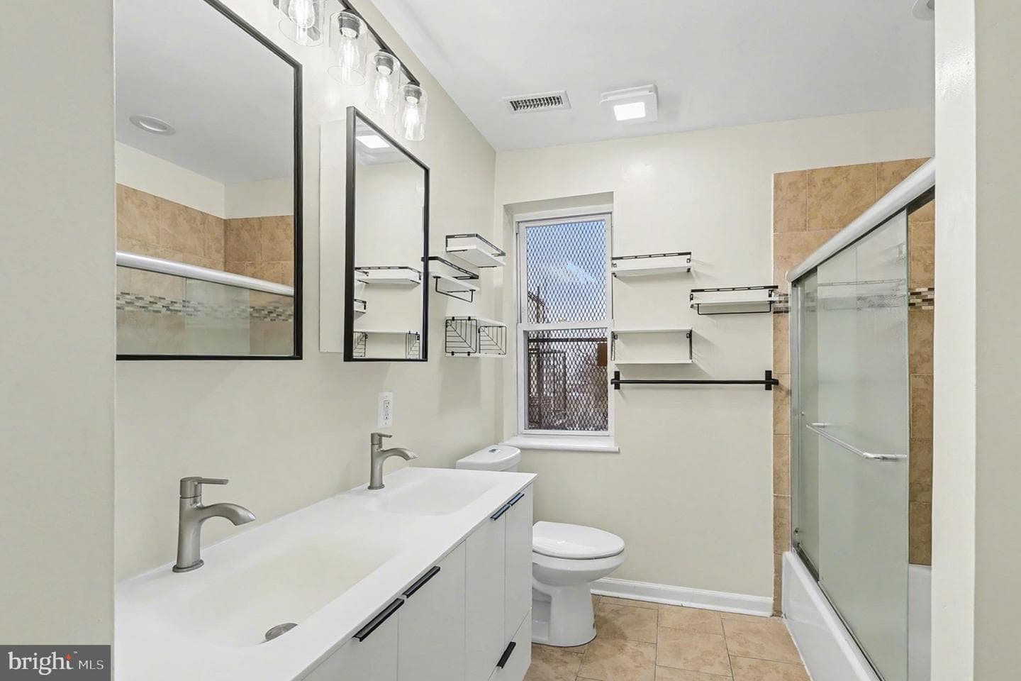 829 E Chase Street photo 18