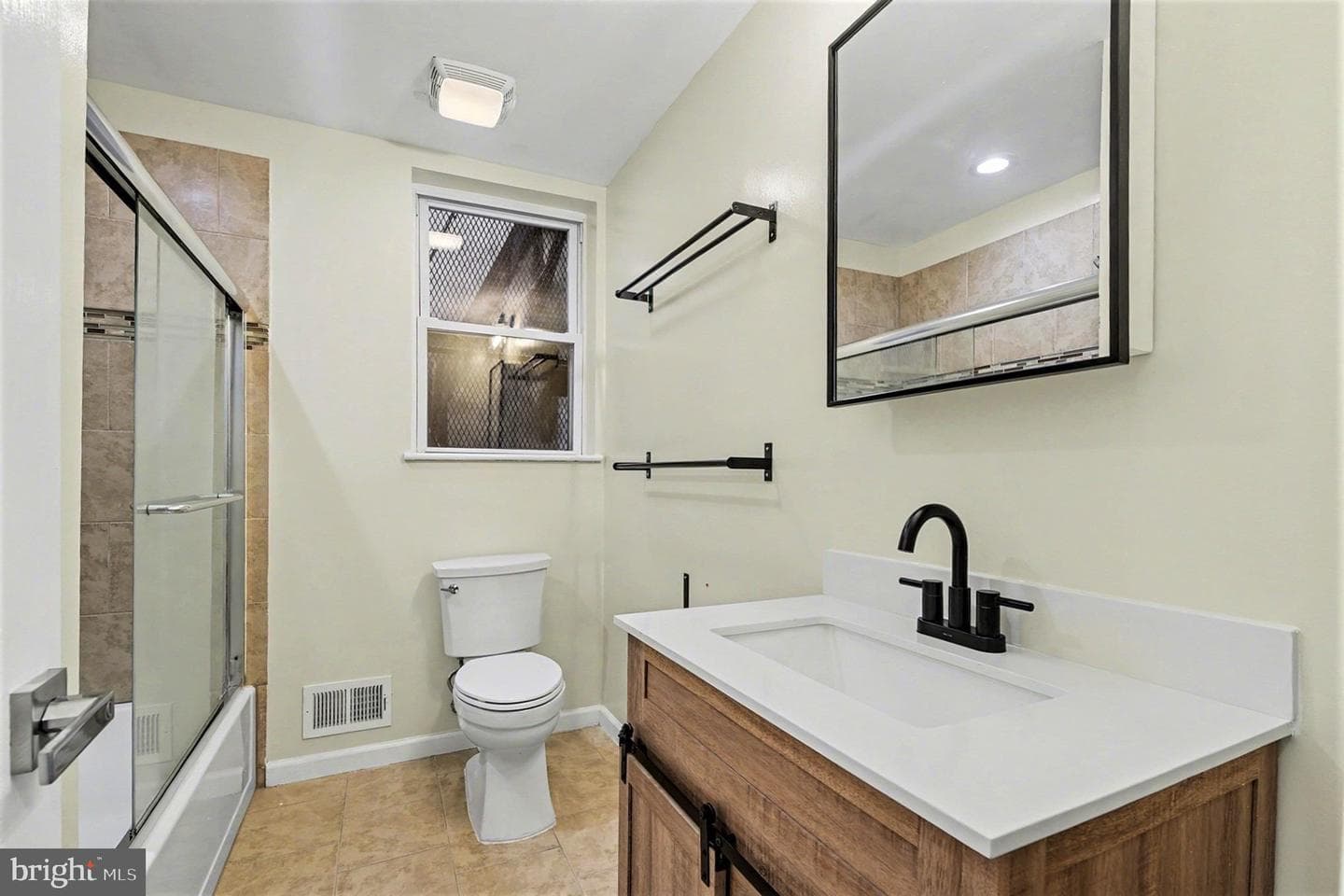 829 E Chase Street photo 21