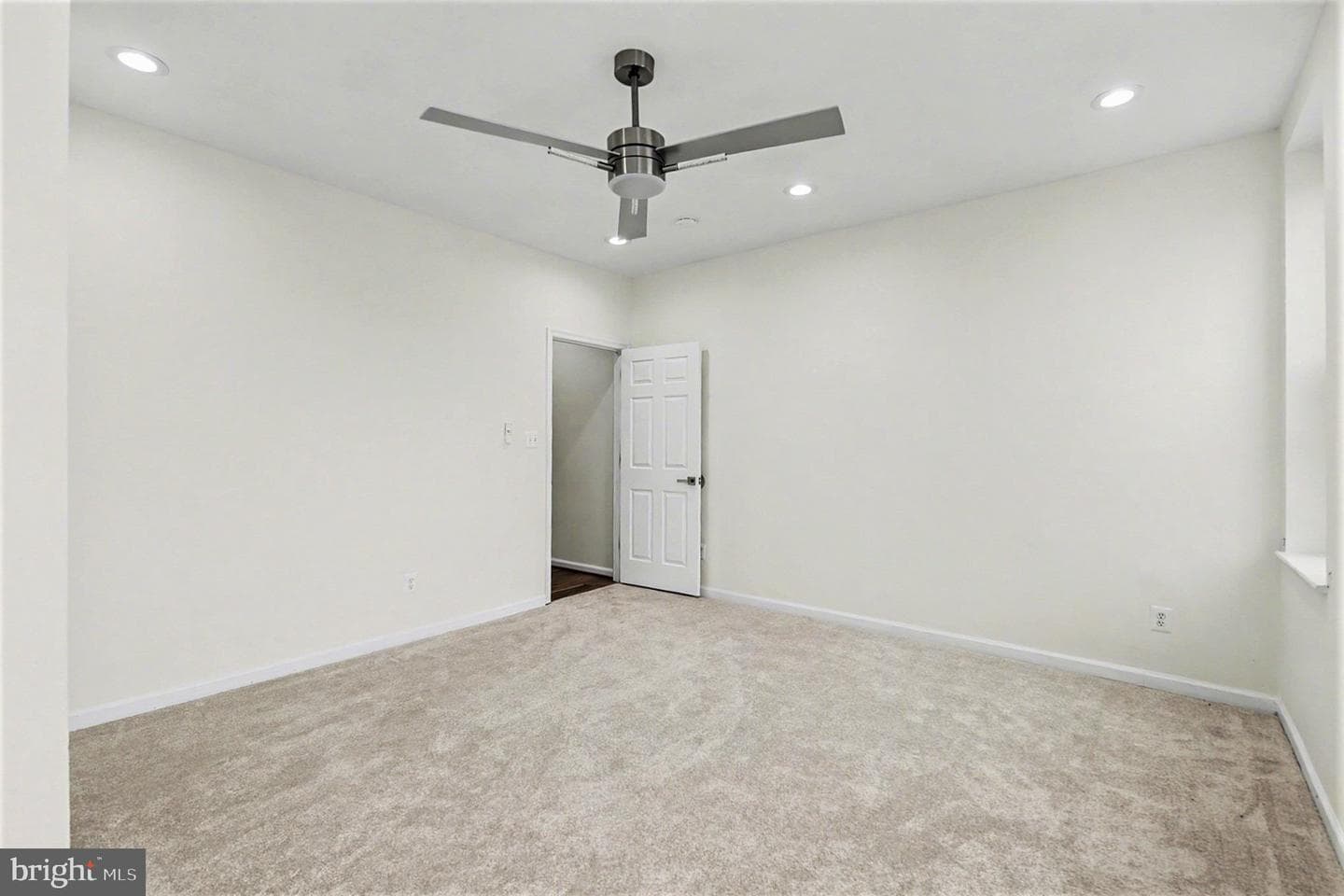 829 E Chase Street photo 23