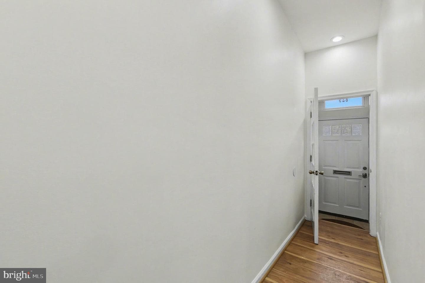 829 E Chase Street photo 4
